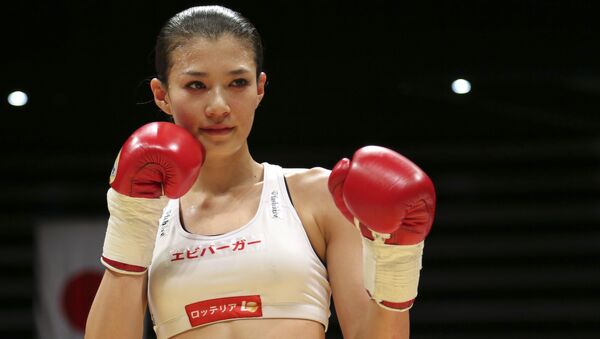Tomomi Takano, una modelo y boxeadora nipona - Sputnik Mundo