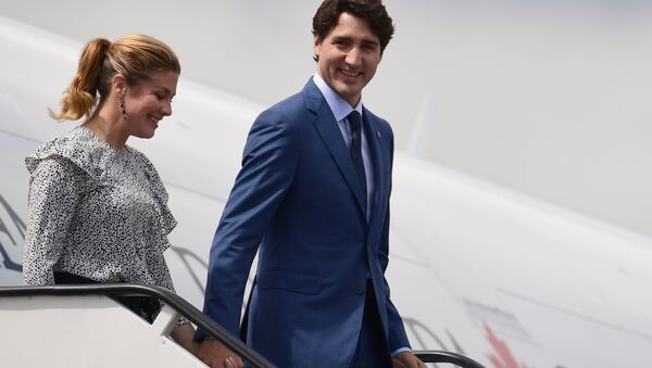 Primer ministro de Canadá, Justin Trudeau, y su esposa, Sophie Grégoire, llegan a México para una visita oficial - Sputnik Mundo