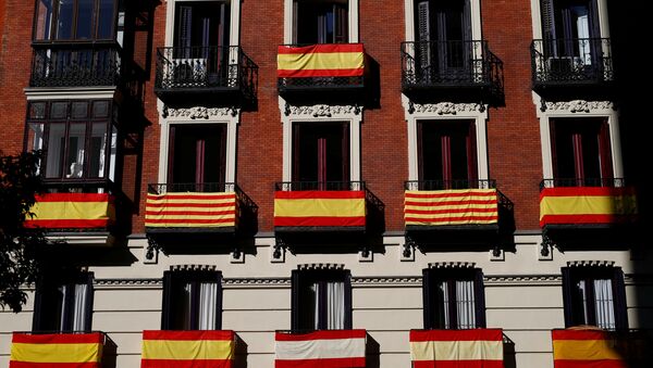 Banderas de España y Cataluña - Sputnik Mundo