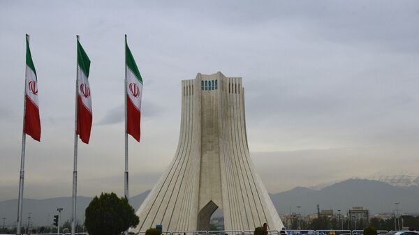 Banderas de Irán en Teherán (imagen referencial) - Sputnik Mundo