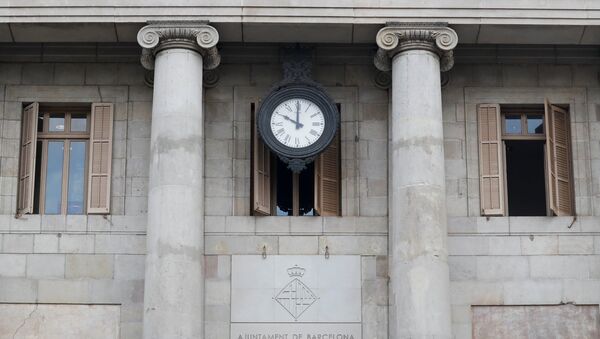 El reloj en el Ayuntamiento de Barcelona (magen referencial) - Sputnik Mundo