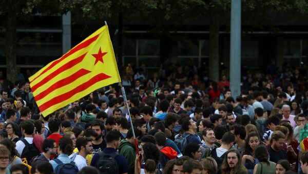 Protestas en Barcelona contra el encarcelamiento de Jordi Sànchez y Jordi Cuixart - Sputnik Mundo