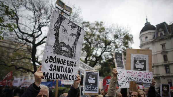 Protestas contra la desaparición del activista argentino Santiago Maldonado - Sputnik Mundo