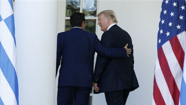 El presidente griego, Alexis Tsipras, y el presidente de EEUU, Donald Trump - Sputnik Mundo
