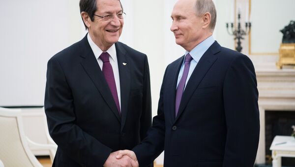 Presidente de Rusia, Vladímir Putin y presidente de Chipre, Nikos Anastasiadis - Sputnik Mundo