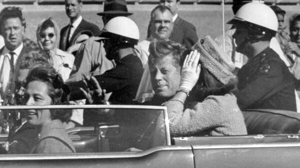El 35.° presidente de EEUU, John F. Kennedy, y la primera dama, Jackie Kennedy (archivo). - Sputnik Mundo