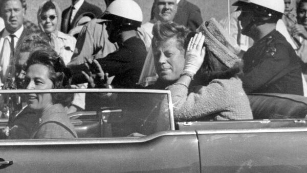 El 35 presidente de EEUU John F. Kennedy y la primera dama Jackie Kennedy (archivo) - Sputnik Mundo