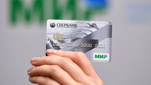 La tarjeta del sistema de pago nacional ruso Mir - Sputnik Mundo