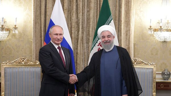 Presindente de Rusia, Vladímir Putin y presidente de Irán, Hasán Rohaní (archivo) - Sputnik Mundo