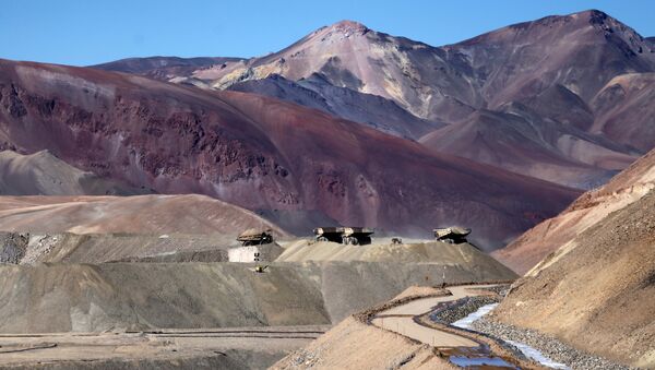 Camiones operan en la mina de oro Veladero en la provincia argentina de San Juan - Sputnik Mundo