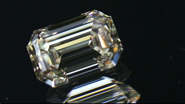 Un diamante de la fábrica de Smolensk - Sputnik Mundo