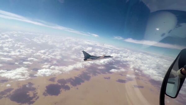 Misil a misil, los bombarderos Tu-22M3 eliminan las posiciones de Daesh - Sputnik Mundo