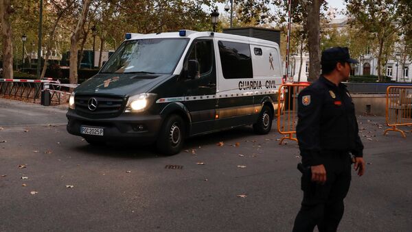 El furgón policiales que llevan a los nueve exconsejeros catalanes - Sputnik Mundo