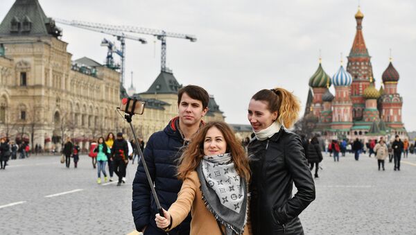 Los turistas en la Plaza Roja, Moscú - Sputnik Mundo