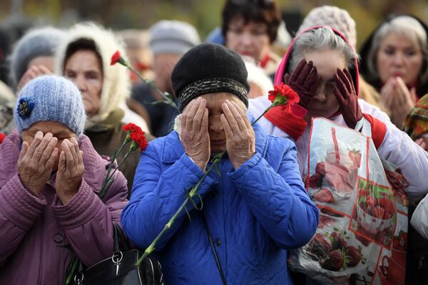 Ciudadanos de Kazán el Día de la Memoria de la Víctimas de las Represión Política. - Sputnik Mundo