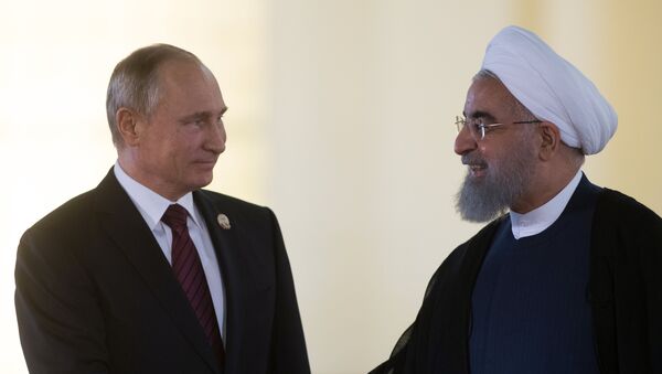 Vladímir Putin y el presidente de Irán Hasán Rohaní - Sputnik Mundo