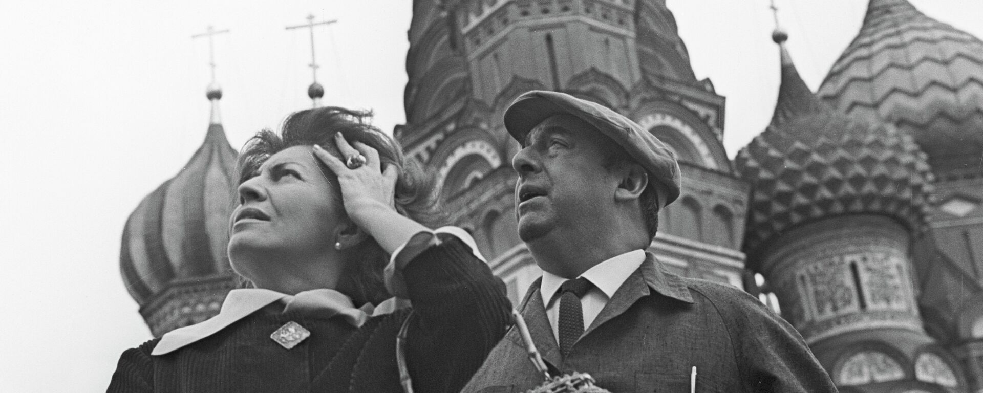 Pablo Neruda y su esposa Matilde Urrutia en Moscú en 1962. - Sputnik Mundo, 1920, 07.11.2017