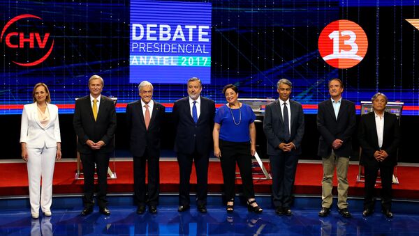 Los candidatos a la presidencia en Chile durante el debate televisivo - Sputnik Mundo
