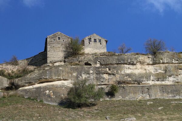 La ciudad fortaleza de cuevas Çufut Qale en Crimea - Sputnik Mundo