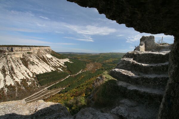 La ciudad fortaleza de cuevas Çufut Qale en Crimea - Sputnik Mundo