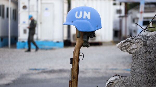 Un casco azul de una misión de paz de la ONU (imagen referencial) - Sputnik Mundo