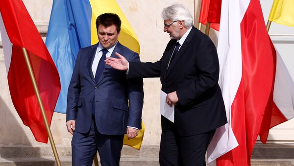 El Ministro de Asuntos Exteriores de Ucrania, Klimkin, con su homólogo polaco, Waszczykowski, en una reunión en Varsovia - Sputnik Mundo