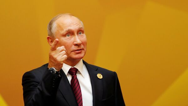 Vladímir Putin, presidente de Rusia, llega a la primera reunión de trabajo de los líderes de la APEC - Sputnik Mundo