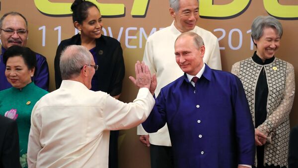 El presidente de Perú, Pedro Pablo Kuczynski, con su homólogo ruso, Vladímir Putin - Sputnik Mundo