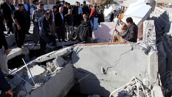 Las consecuencias del terremoto en Irán - Sputnik Mundo