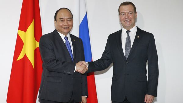 Primer ministro de Vietnam, Nguyen Suan Fuk, y primer ministro de Rusia, Dmitri Medvédev - Sputnik Mundo