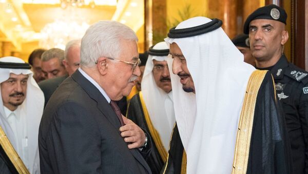 Presidente de Palestina, Mahmud Abás, y el rey de Arabia Saudí, Salman bin Abdulaziz - Sputnik Mundo