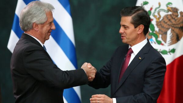 Presidente de Uruguay, Tabaré Vázquez, y presidente de México, Enrique Peña Nieto - Sputnik Mundo