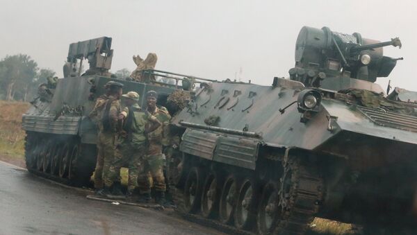 Militares cerca de Harare, capital de Zimbabue - Sputnik Mundo