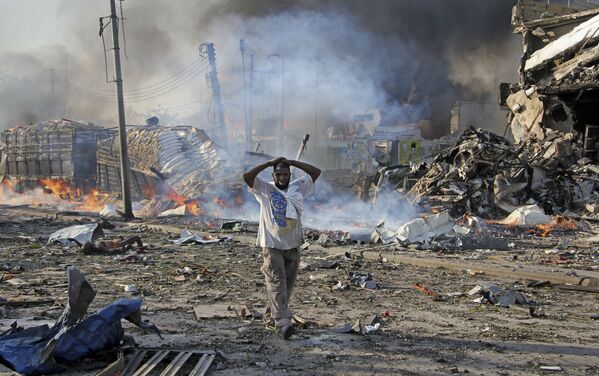 Las consecuencias de la explosión en el centro de Mogadiscio - Sputnik Mundo