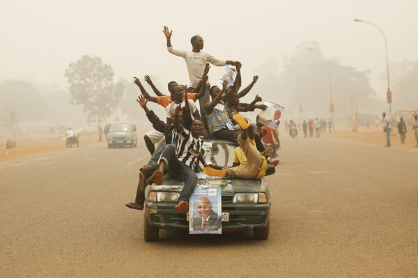 Los partidarios del candidato presidencial Faustin-Archange Touadera en una calle de Bangui - Sputnik Mundo