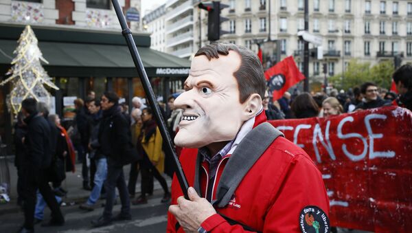 Protesta contra las reformas impulsadas por el presidente francés, Emmanuel Macron, París, Francia, 16 de noviembre de 2017 - Sputnik Mundo