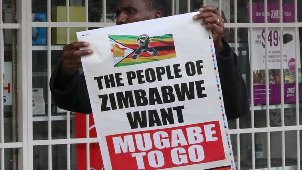 Un póster en contra de Robert Mugabe, presidente de Zimbabue - Sputnik Mundo