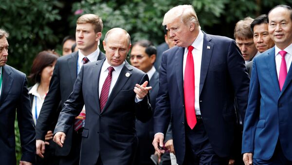El presidente de Rusia, Vladímir Putin, y su homólogo estadounidense, Donald Trump - Sputnik Mundo