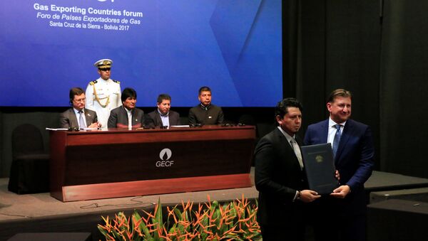La firma de un paquete de acuerdos de cooperación energética entre Bolivia y Rusia en presencia del presidente boliviano, Evo Morales - Sputnik Mundo