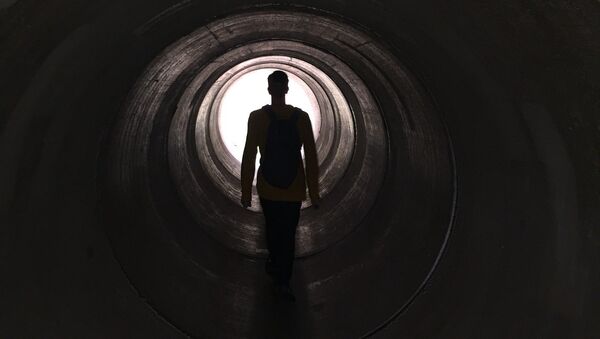 La luz al final del túnel (imagen ilustrativa) - Sputnik Mundo