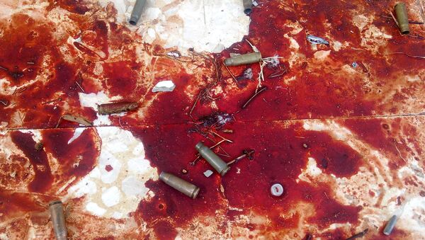 La sangre en el lugar del atentado terrorista contra una mezquita sufí ubicada en la localidad de Al Rauda - Sputnik Mundo