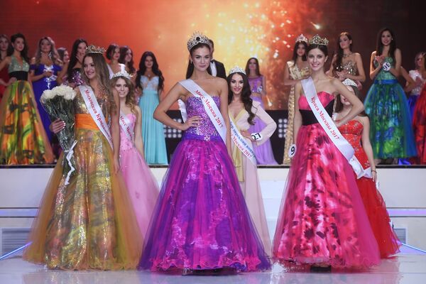 Duelo de bellezas en el certamen Miss Moscú - Sputnik Mundo
