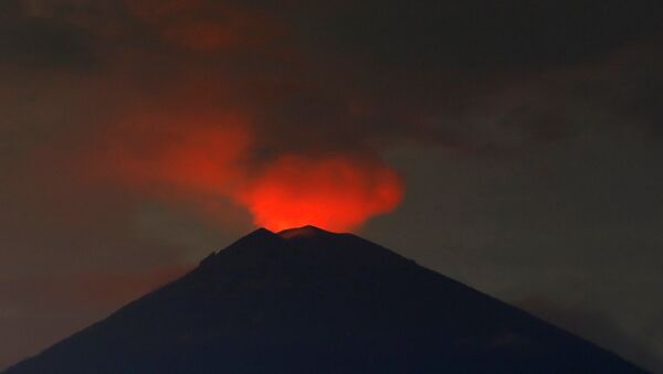 La erupción del volcán Agung, Bali - Sputnik Mundo