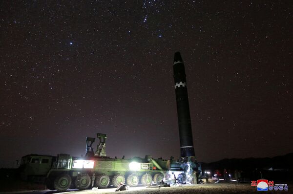 Sin censura: así fue el lanzamiento del misil balístico intercontinental de Corea del Norte - Sputnik Mundo
