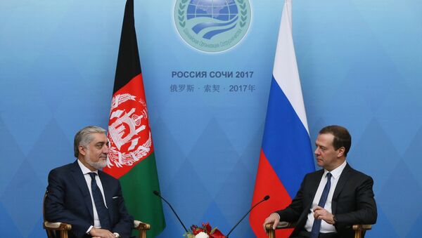 El primer ministro de Rusia, Dmitri Medvédev, y su homólogo afgano, Abdullah Abdullah - Sputnik Mundo