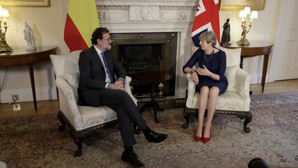 Mariano Rajoy, presidente del Gobierno  de España, y Theresa May, primera ministra del Reino Unido - Sputnik Mundo