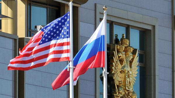 Banderas de EEUU y Rusia - Sputnik Mundo