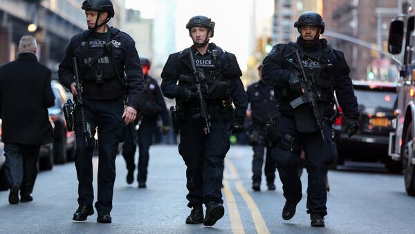 Policía en el lugar de la explosión en Nueva York, EEUU - Sputnik Mundo