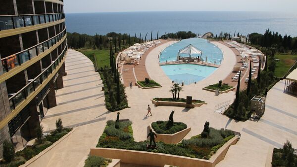 El balneario Mriya Resort & Spa, ubicado en la costa del mar Negro en la ciudad de Yalta en Crimea - Sputnik Mundo