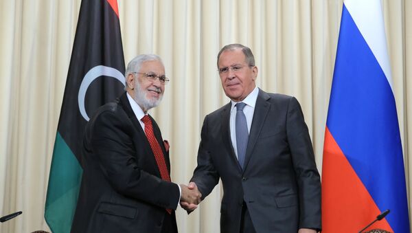 El ministro libio de Exteriores del Gobierno de Unidad Nacional, Taher Siala y su homólogo ruso, Serguéi Lavrov - Sputnik Mundo